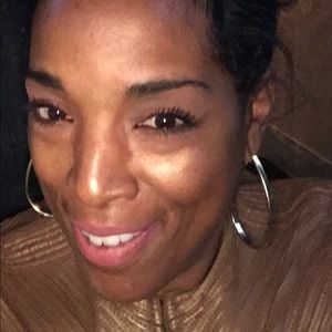 Meet your Posher, Adrienne